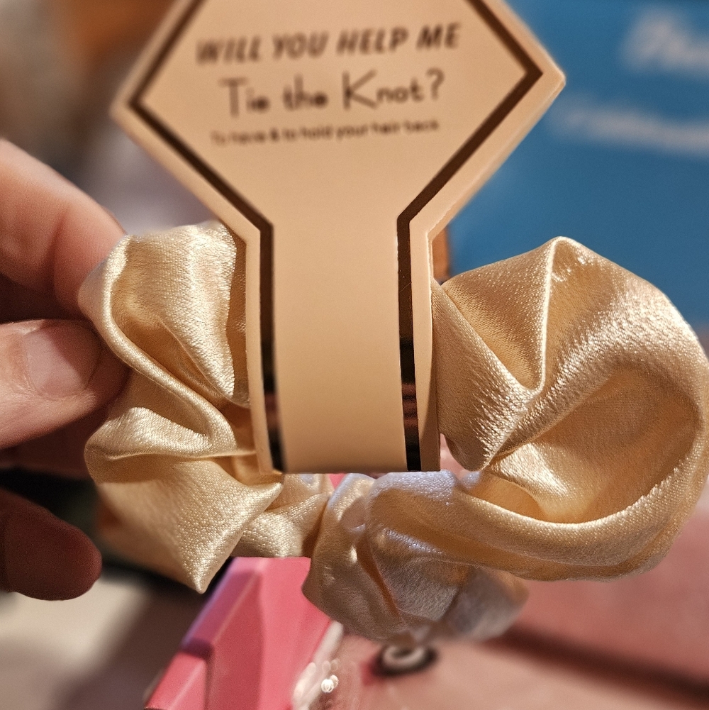 Pink Gift Box - Picture 3 of 9